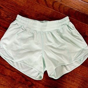 EUC Soze 6 Lululemon Athletica Green Athletic Shorts Lightweight Performance